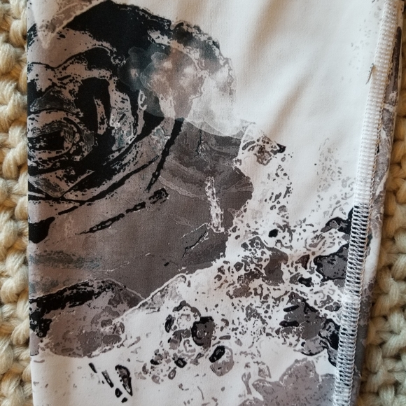 Unique workout pants - Picture 3 of 5